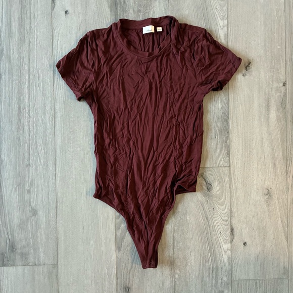 Wilfred Tops - Wilfred Short Sleeve Burgundy Bodysuit